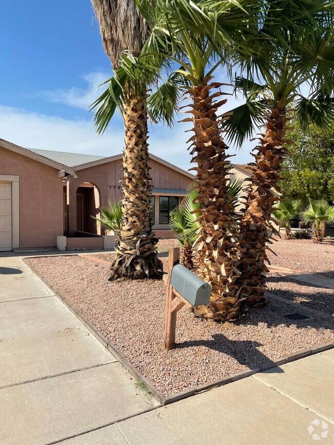 Building Photo - COMING SOON! Spacious 3 Bed 2 Bath Home in...