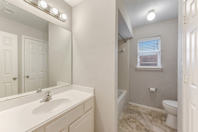 Building Photo - 4202 Parry Dr