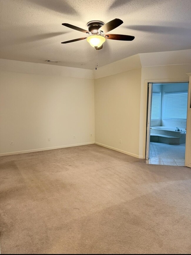 Building Photo - 6700 Kirby Oaks Cove N