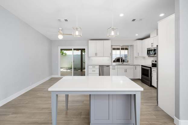 Building Photo - 54140 Avenida Mendoza