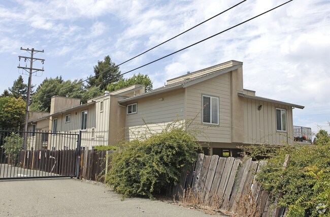 Building Photo - Twin Tree Apartments