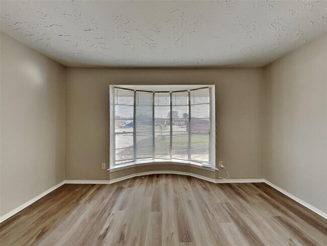 Building Photo - 9507 Water Park Ct