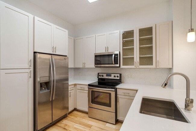 Building Photo - Allure at Southpark