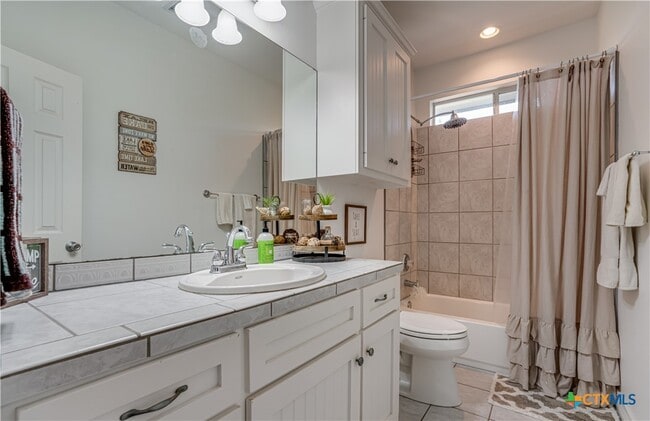 Building Photo - 420 Lake Forest