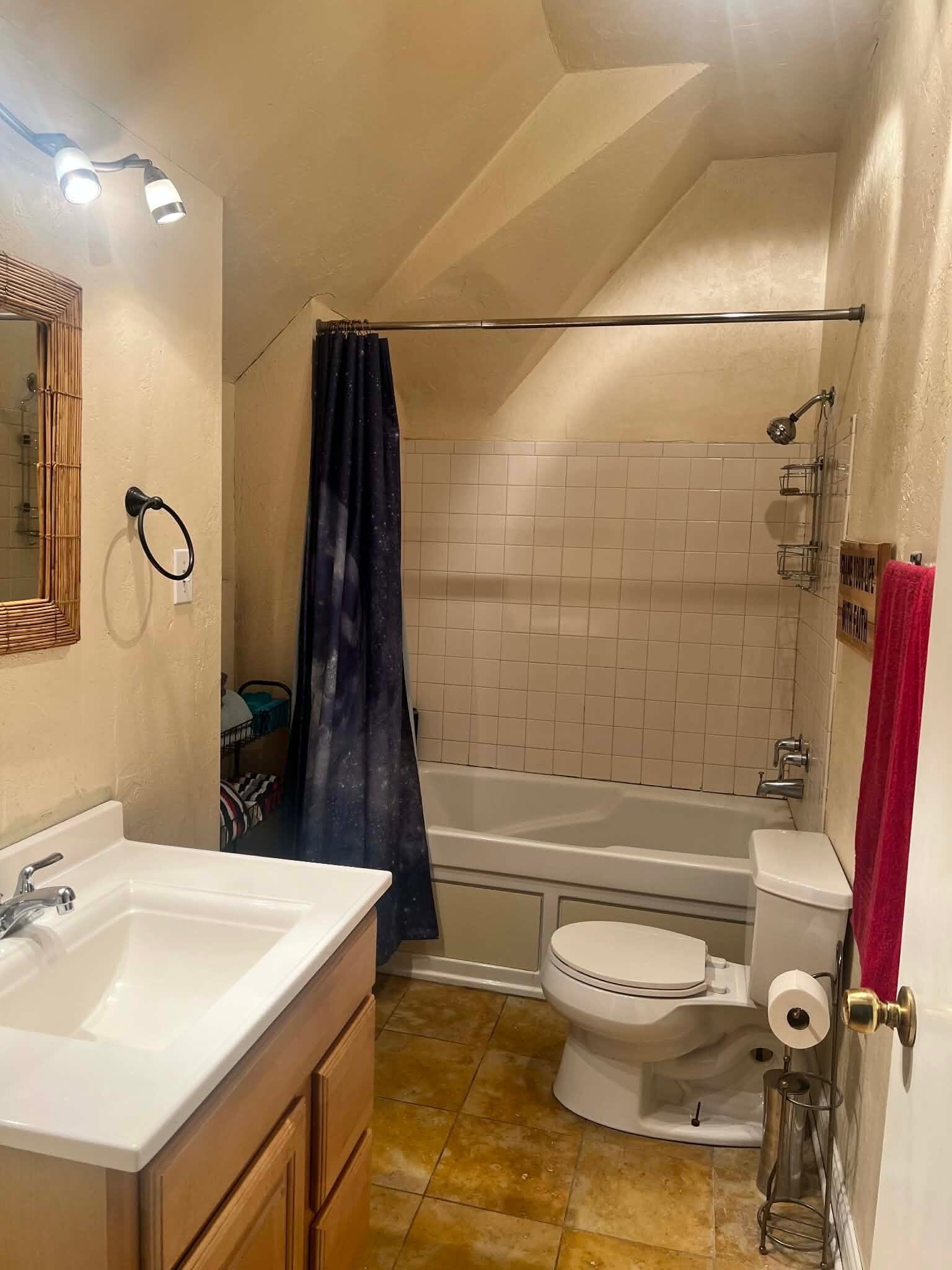 Building Photo - 707 E Brady St