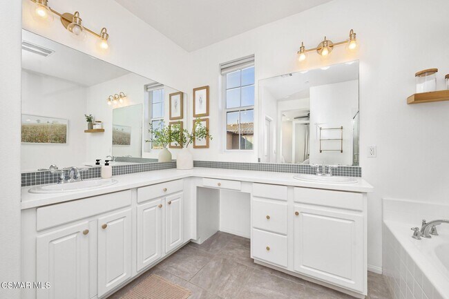 Building Photo - 425 Stratus Ln