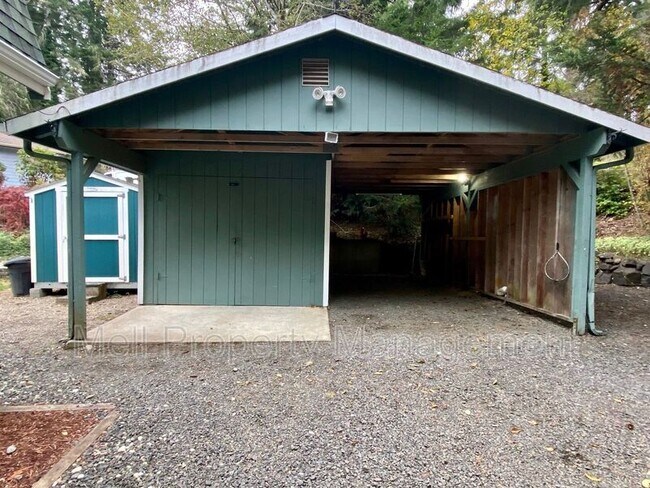 Building Photo - 2370 E Phillips Lake Loop Rd