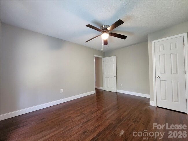 Building Photo - 121 Willow Ln NW