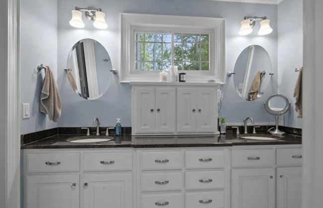 Building Photo - NEW LISTING!!!!!