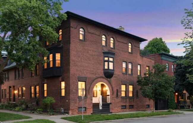 Primary Photo - 30 Kent St