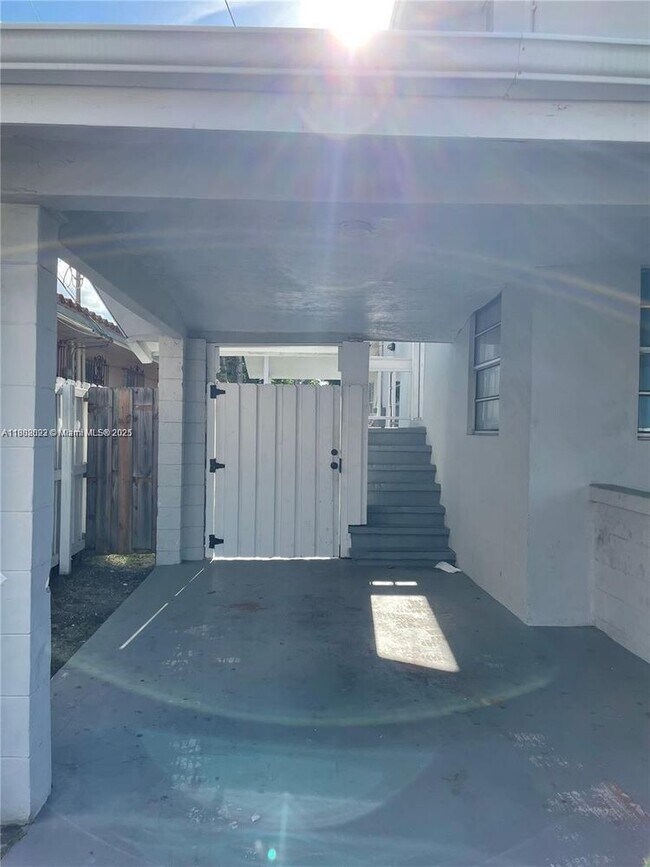 Building Photo - 736 NW 22nd Ct