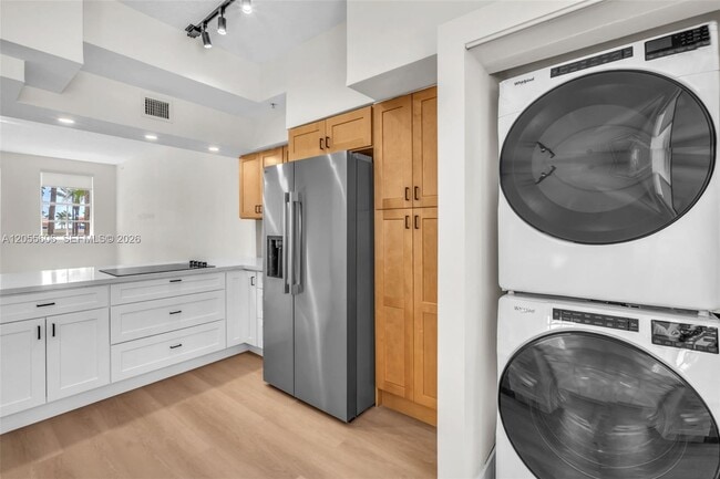 Building Photo - 2065 S Ocean Dr