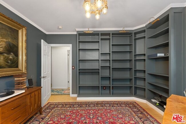 Building Photo - 1659 Ellsmere Ave