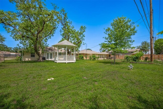 Building Photo - 3042 Oak Forest Dr
