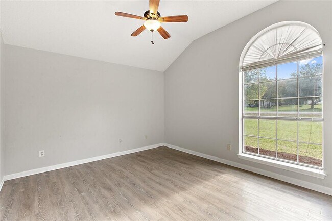 Building Photo - 124 Poplar Dr