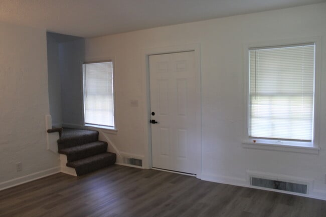 Building Photo - 2bed 1bath in Midtown