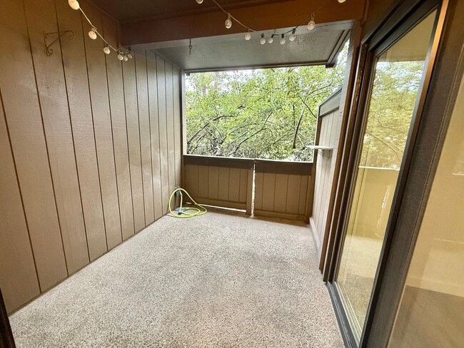 Building Photo - SAN CARLOS - Newly Remodeled 1 Bedroom Con...