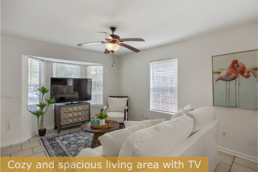 Building Photo - 8227 S Lagoon Dr