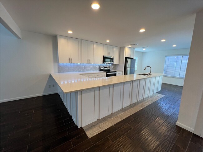 Building Photo - 2372 Woodland Park Dr