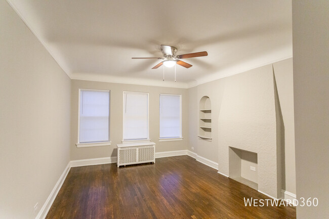 Building Photo - Updated 2 bed/1 bath in West Rogers Park