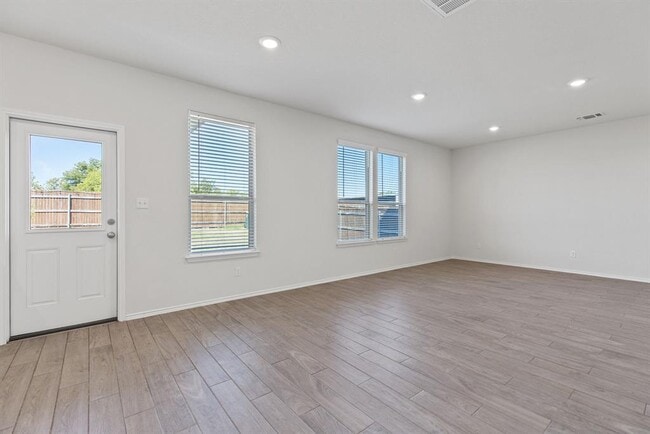 Building Photo - 905 Duskywing Wy