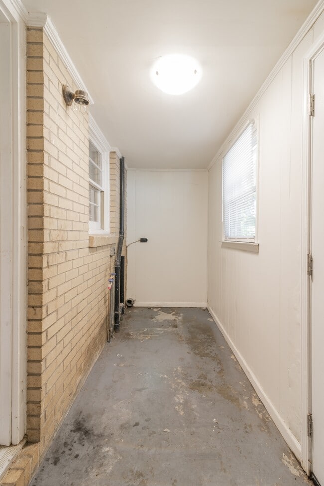 Building Photo - 1024 Houston St