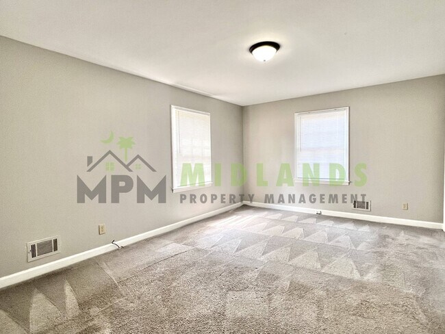 Building Photo - 300 Lydgate Dr