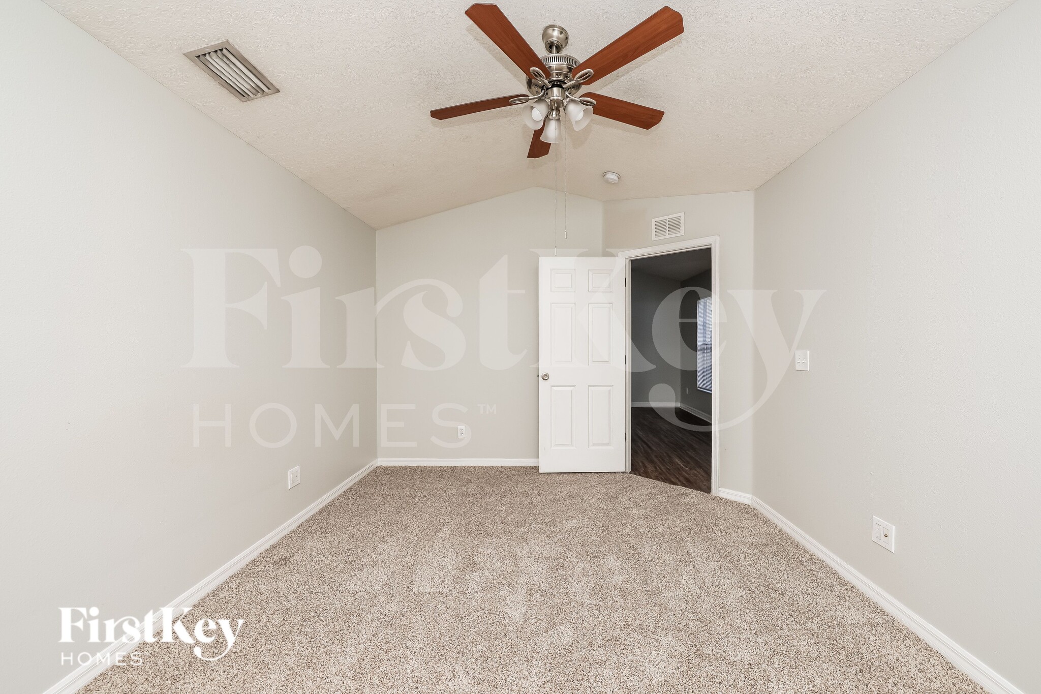 Building Photo - 11133 Lakeside Vista Dr