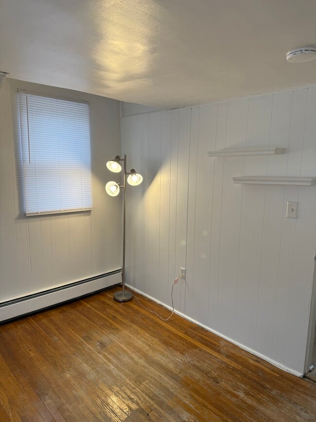 Building Photo - 958 Main St