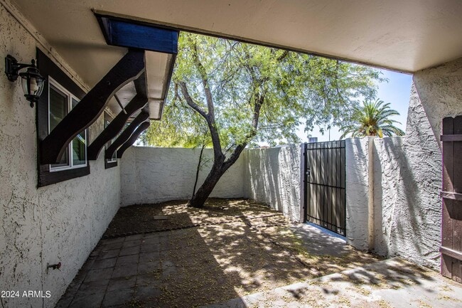 Building Photo - 720 S Dobson Rd