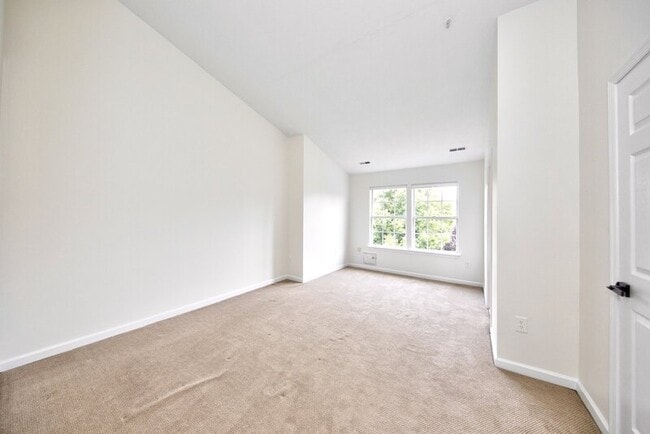 Building Photo - 130 Spencer Cir