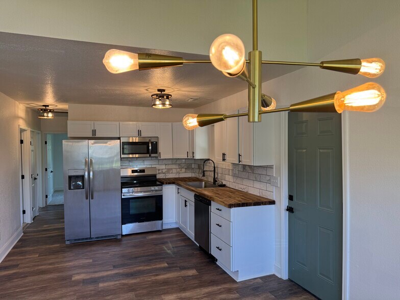 Building Photo - 1712 Vada Cir