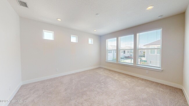 Building Photo - 14 Seaport Ln