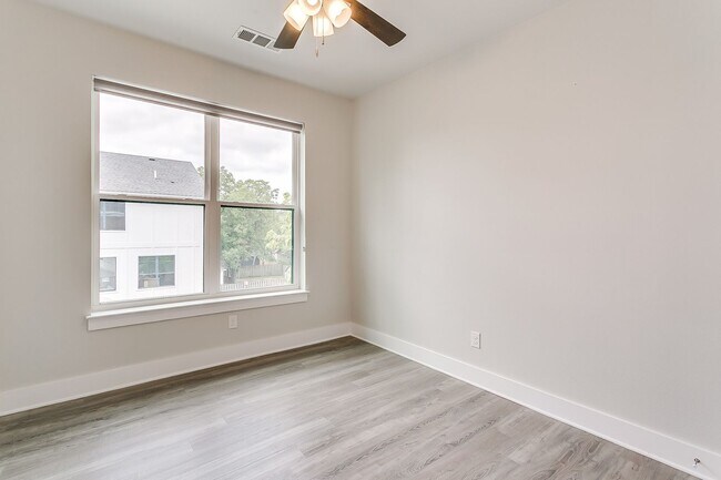 Building Photo - 3210 Forest Park Blvd