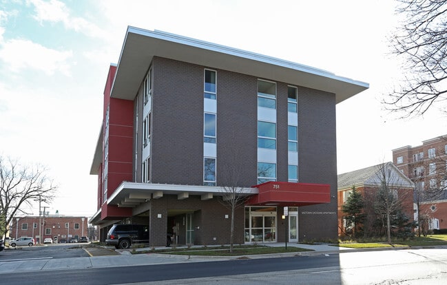 Primary Photo - Midtown Crossing Apartments