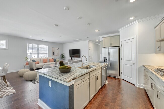 Building Photo - 316 Long Pier St