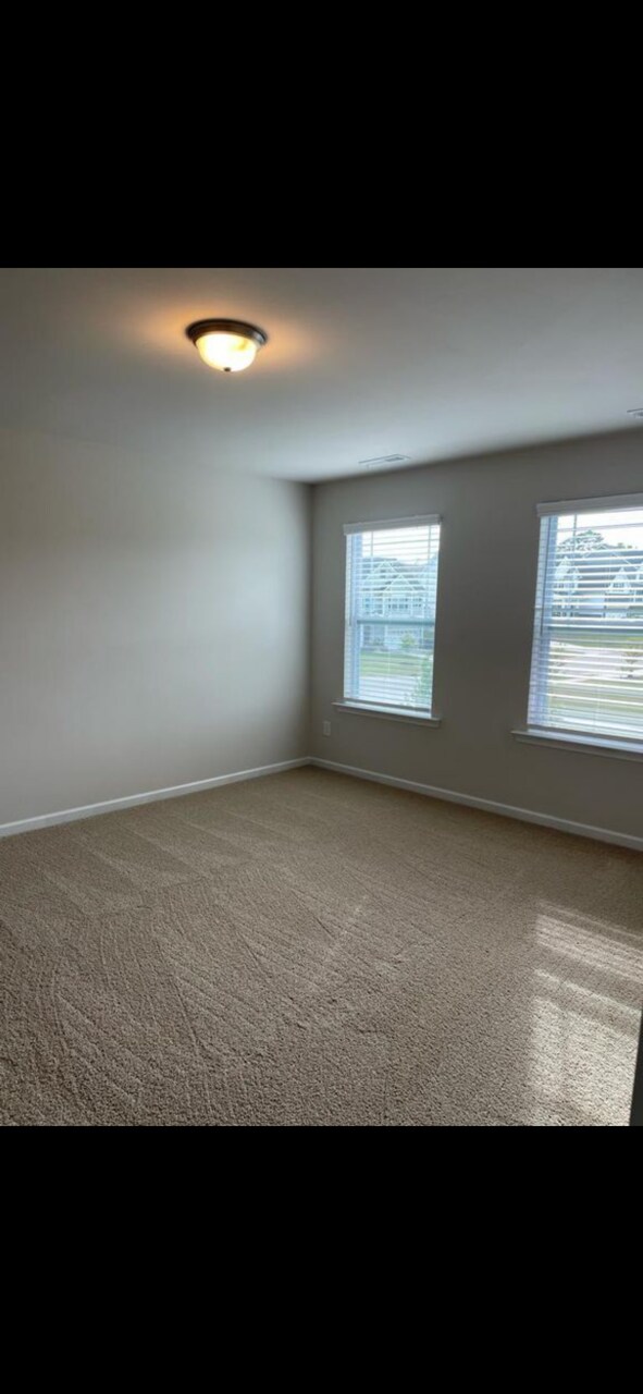 Building Photo - 135 Rossell Park Cir