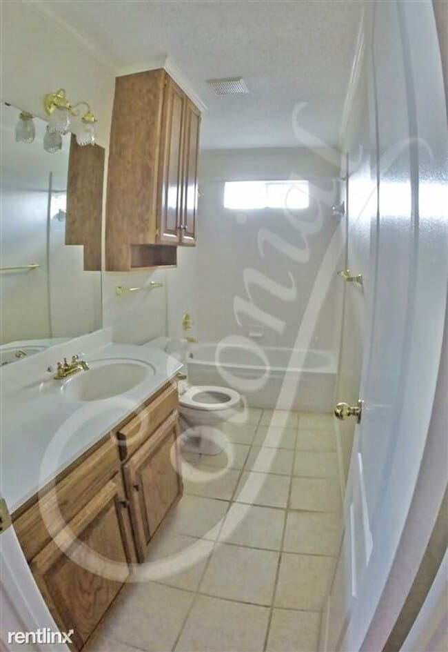 Building Photo - AVAILABLE JANUARY 15TH