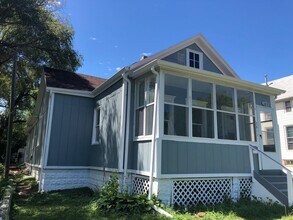 Building Photo - Renovated 2BR House.