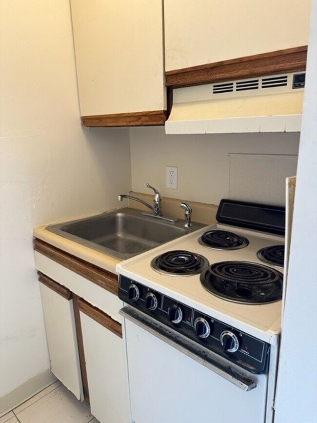 Building Photo - 213 N 2nd St