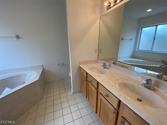Building Photo - 9634 Roundstone Cir