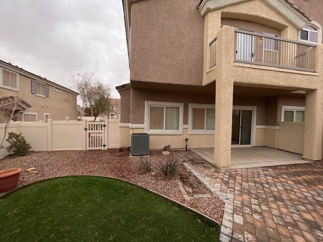 Building Photo - SPACIOUS 3-BEDROOM 2 1/2 BATH TOWNHOME IN GATED COMMUNITY