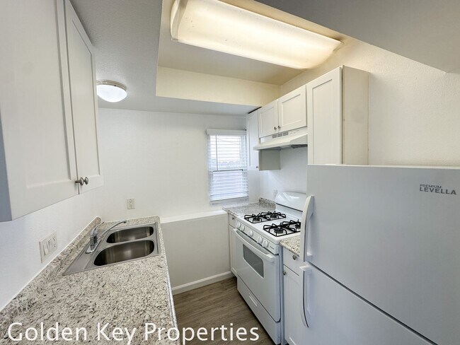Building Photo - 1BR/1BA Apartment Across From the Beach!