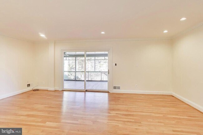 Building Photo - 4001 N Ridgeview Rd