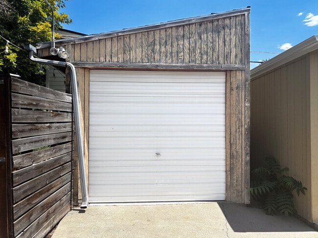 Building Photo - Beautiful, Bright, & Open Bungalow