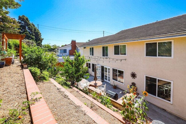 Building Photo - Surf City's Best Vacation Rental in HB!