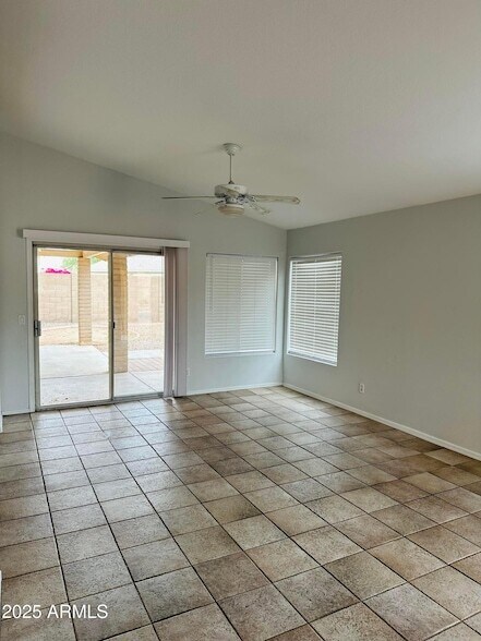 Building Photo - 9426 W Monroe St