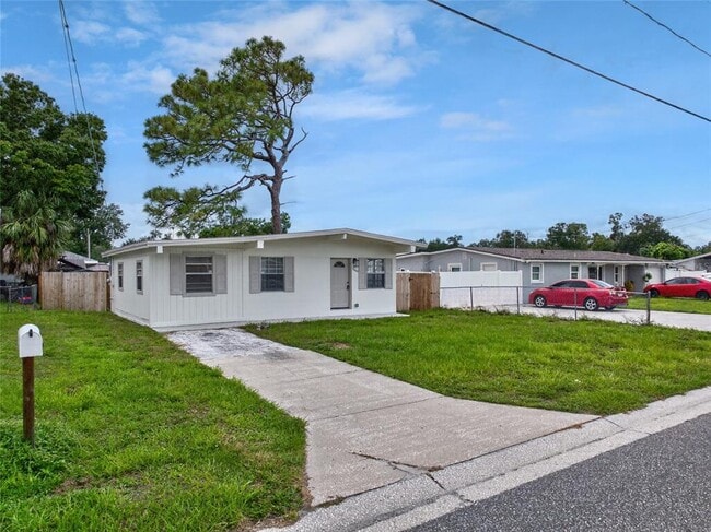 Building Photo - 7508 N Thatcher Ave
