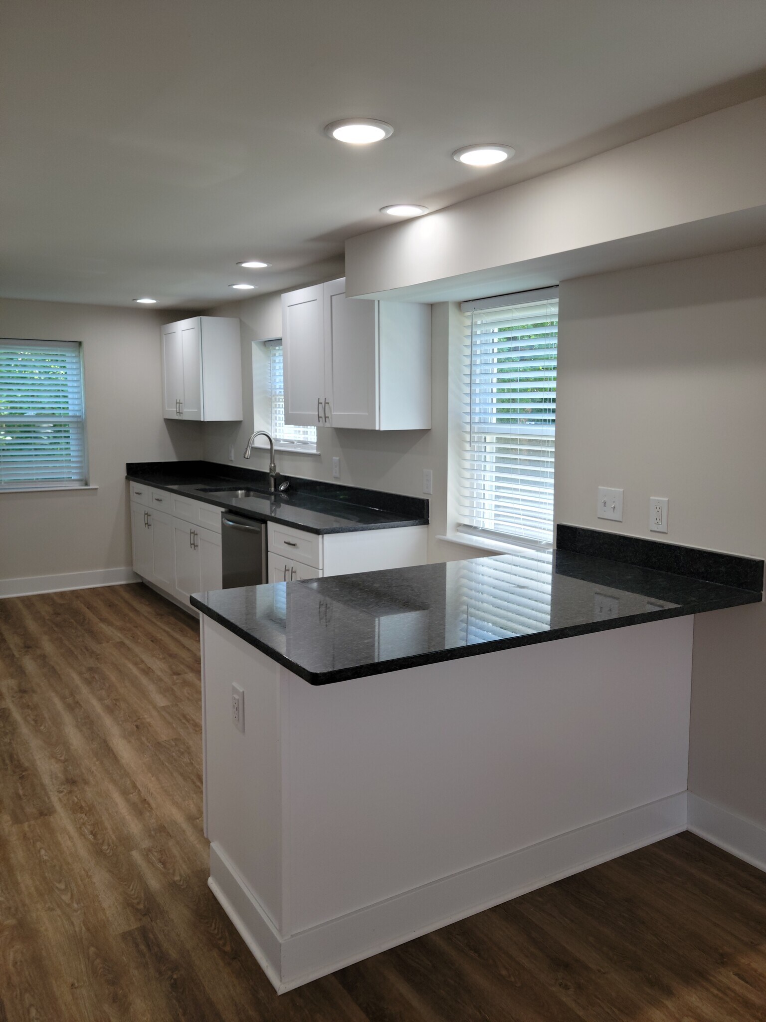 Building Photo - 498 Manatawny St