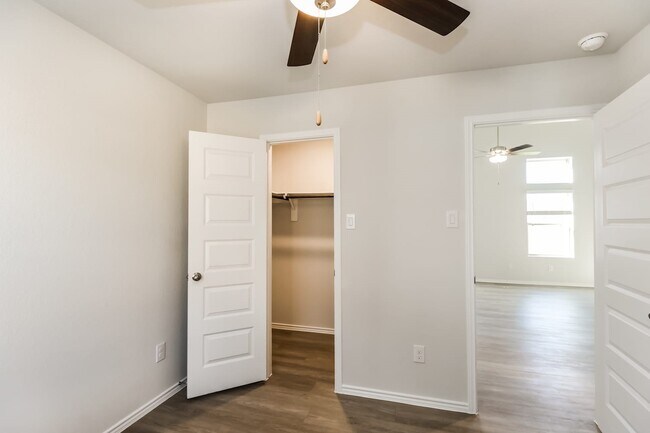 Building Photo - 10735 Sunlit St